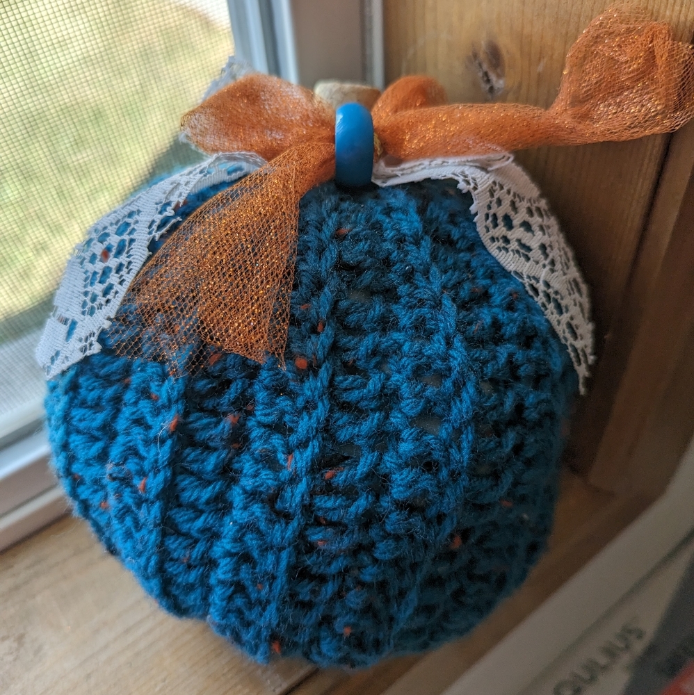 Handmade knit pumpkin - Picture 2 of 3